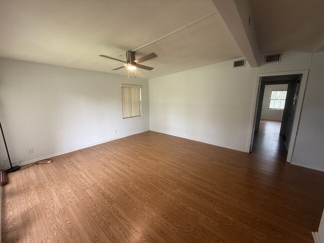 Building Photo - 810 5th Ave N