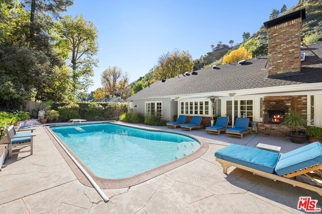 Building Photo - 1456 Roscomare Rd