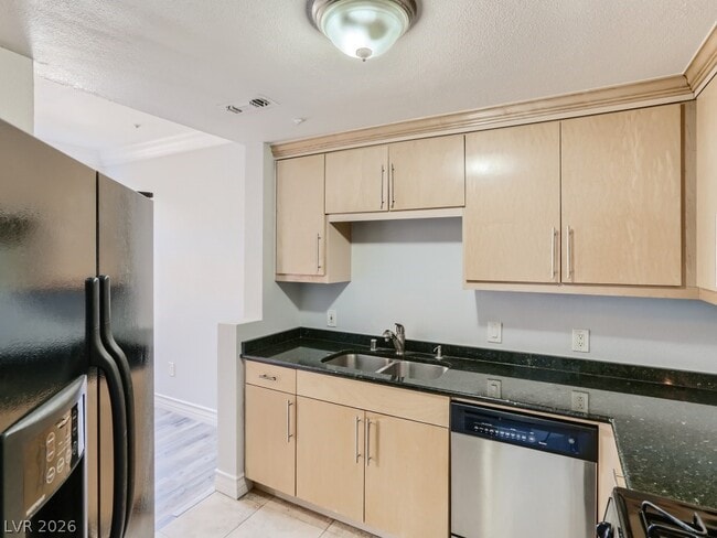 Building Photo - 260 E Flamingo Rd