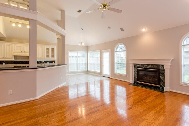 Building Photo - 4611 Oakdale St