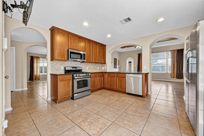 Building Photo - 26738 Henson Falls Dr