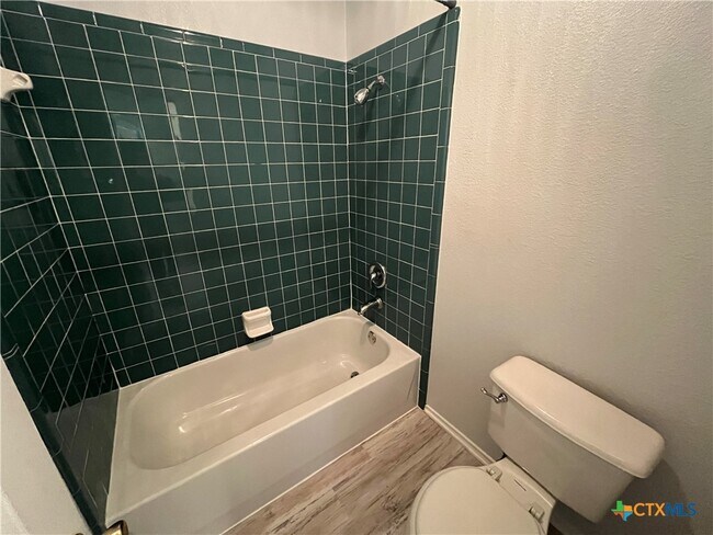 Building Photo - 3000 Rain Dance Loop