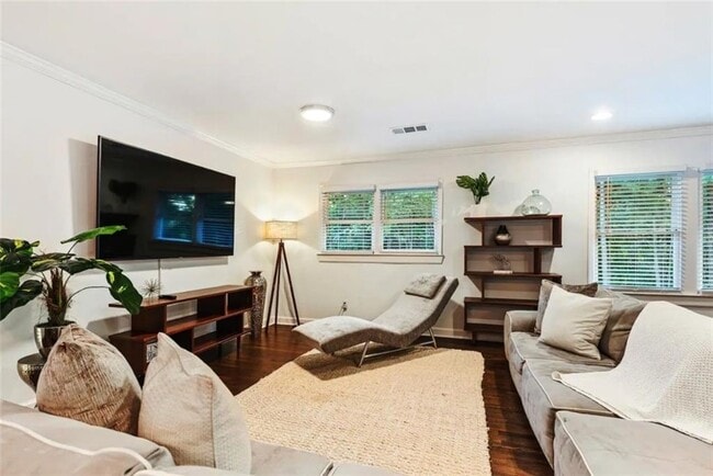 Building Photo - 4050 Washington Rd