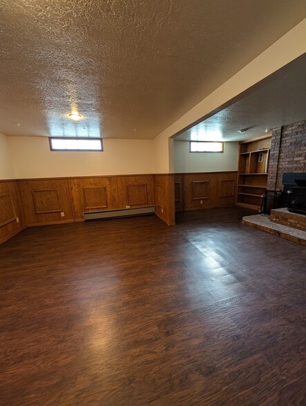 Building Photo - 155 E Griffith Rd