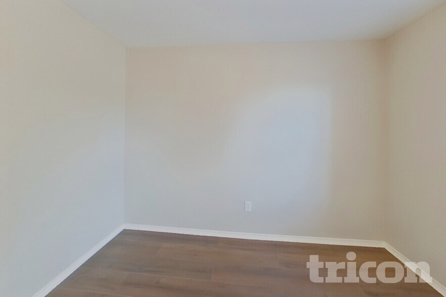 Building Photo - 1221 Dianthus Dr