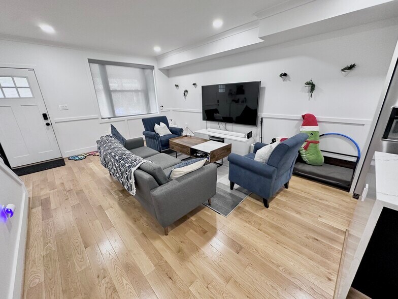 Building Photo - 1427 Parkwood Pl NW