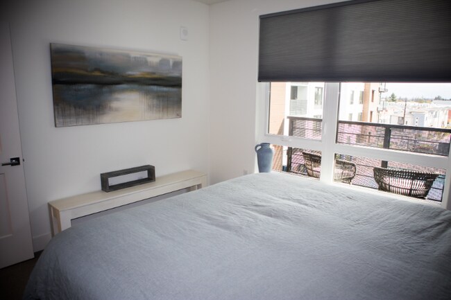Building Photo - 3578 Rambla Pl