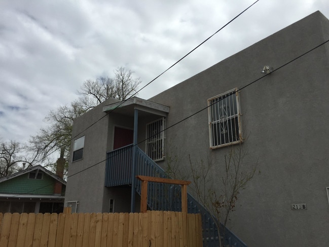 Primary Photo - 213 Princeton Dr SE