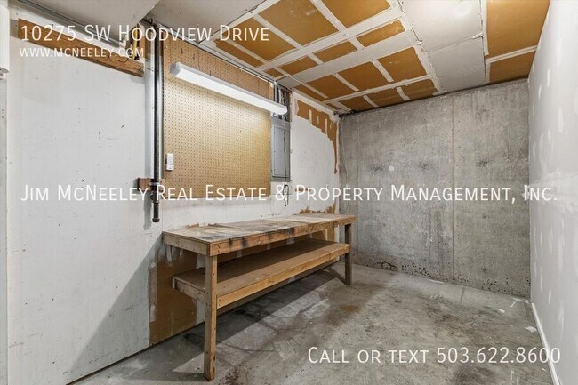 Building Photo - 10275 SW Hoodview Dr