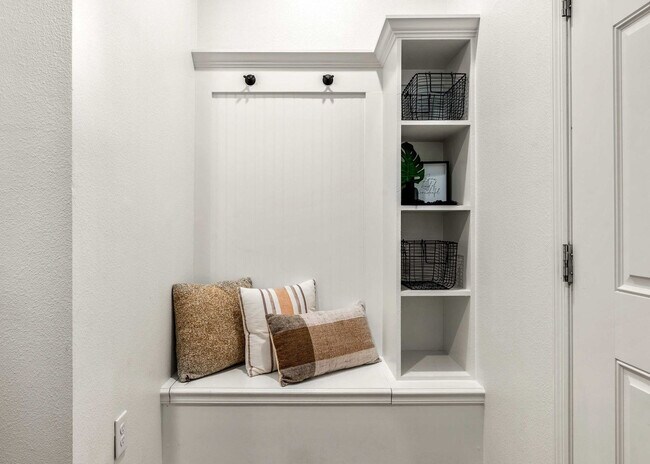 Building Photo - 1978 Majorca Dr