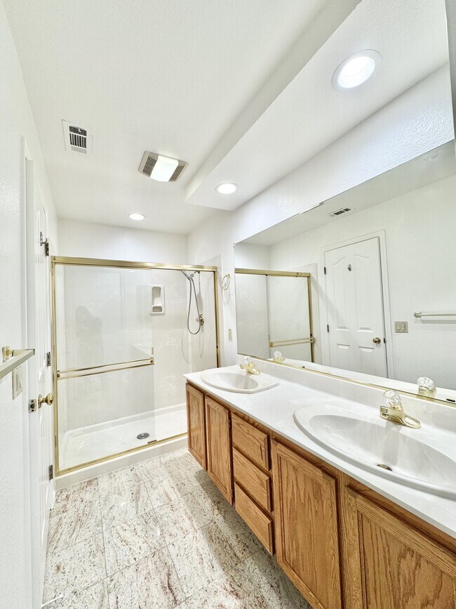 Building Photo - 4378 Conejo Dr
