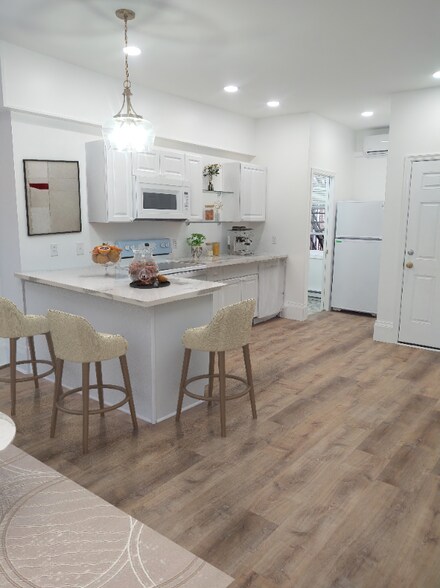 Building Photo - 236 Hamilton St