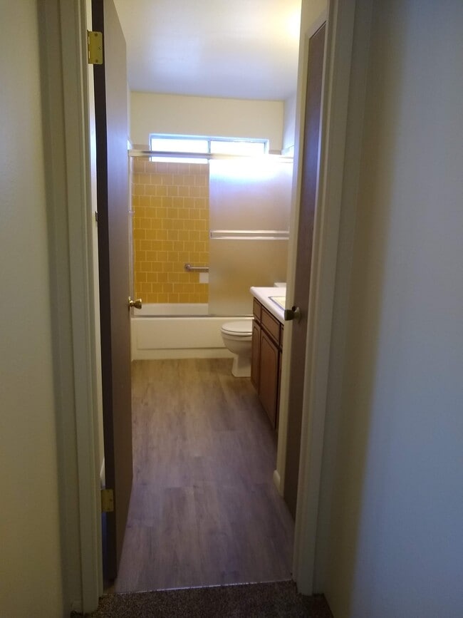 Bathroom - 1960 S Dora St