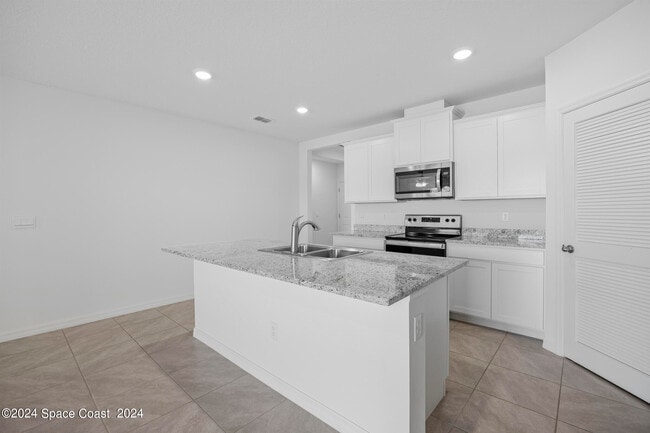 Building Photo - 1253 Dunes Ave