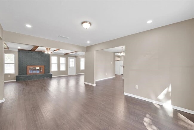 Building Photo - 696 Ravensworth Dr
