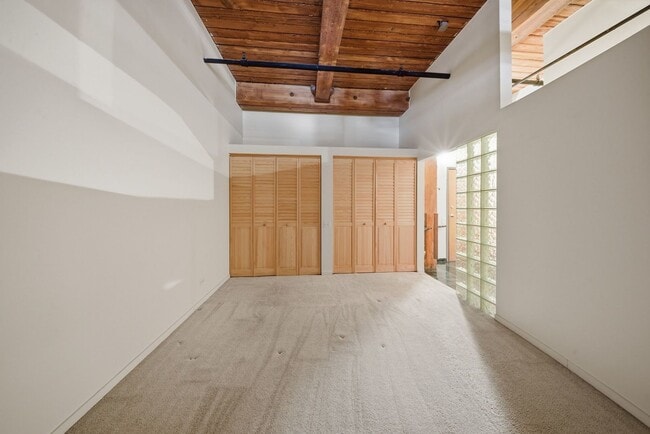 Building Photo - 1000 W Washington Blvd