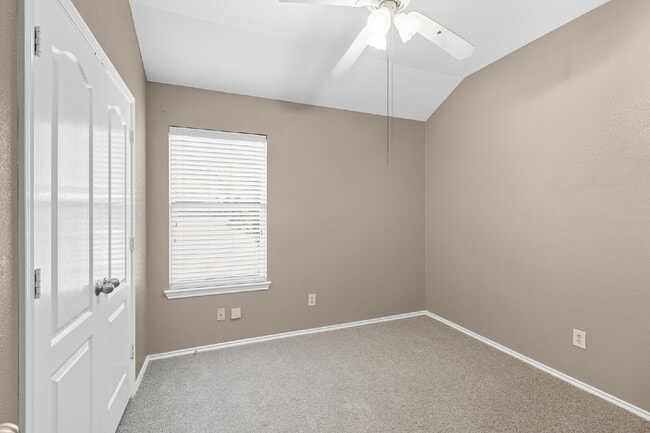 Building Photo - FREE First Month's Rent!