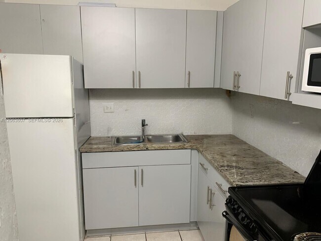 Building Photo - 9437 SW 76th St