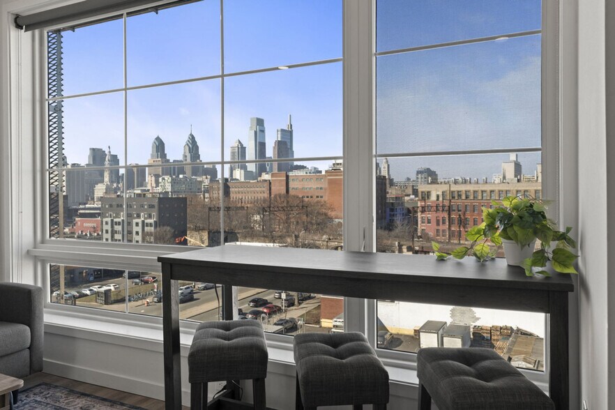 Building Photo - 501 N Perth St