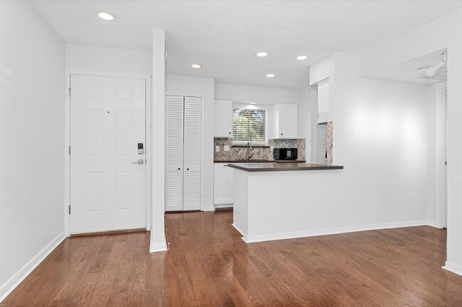 Building Photo - 12100 Melville Dr