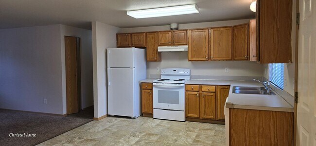 Building Photo - 2261 E Crestview Dr
