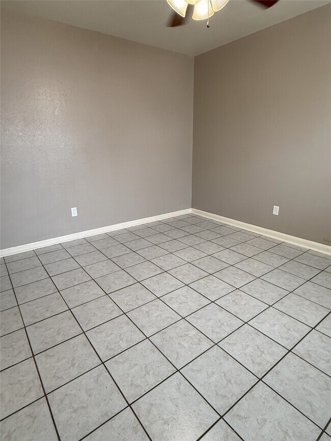 Building Photo - 21430 Park Green Dr