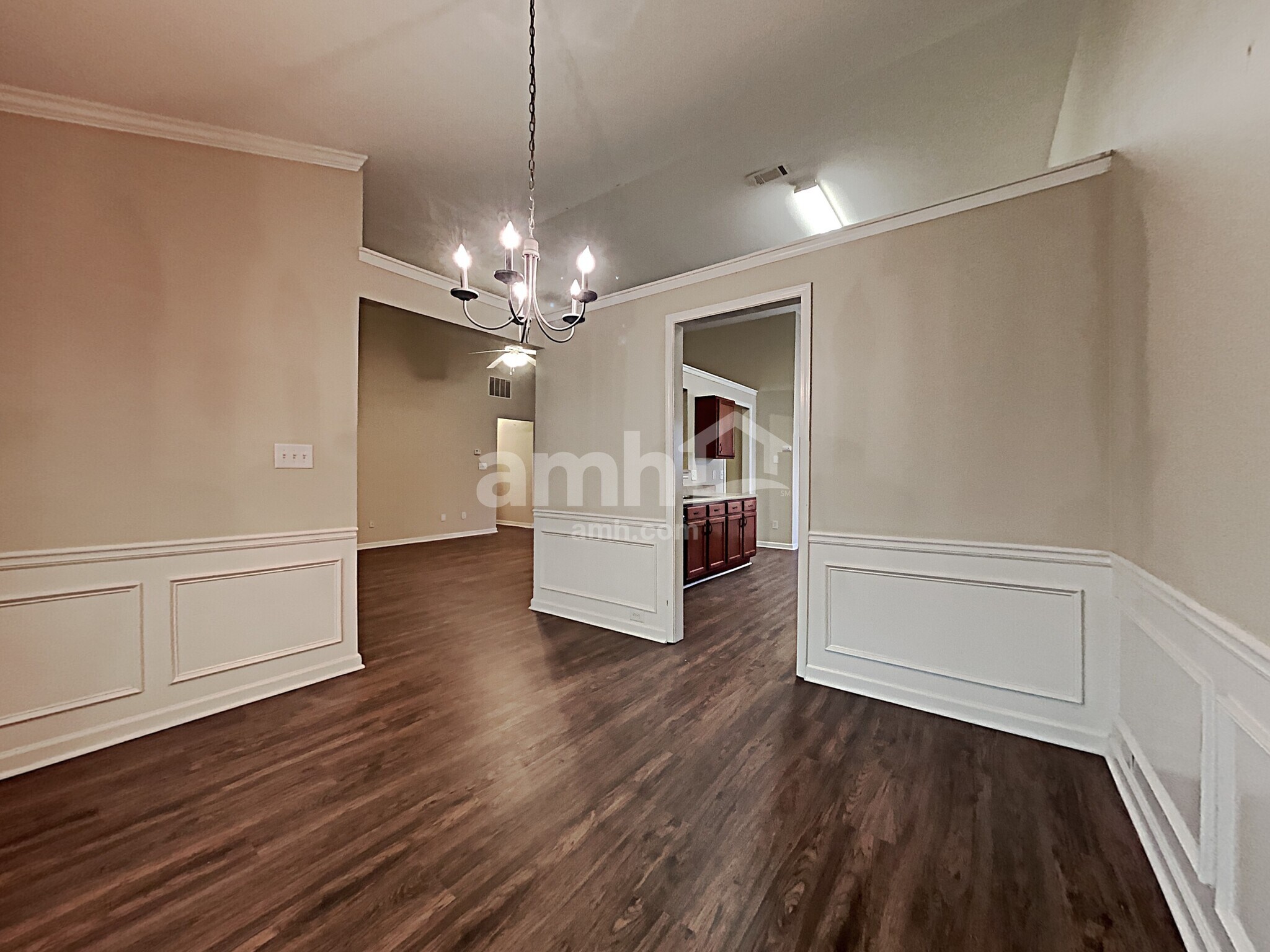 Building Photo - 2617 Woodford Ln