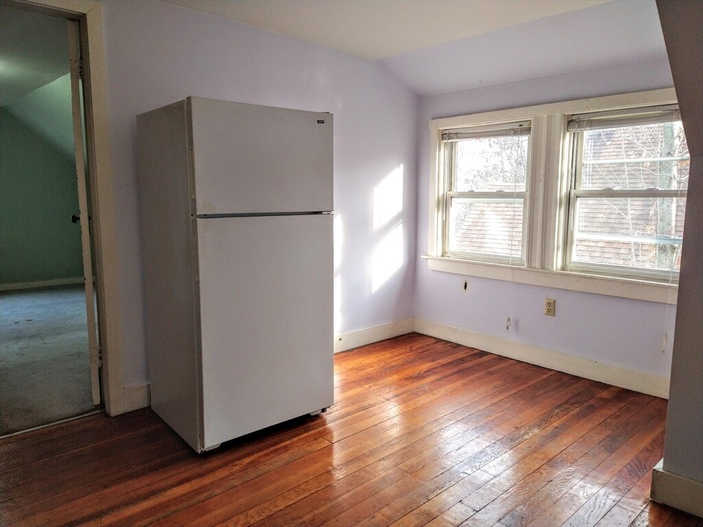 Building Photo - 176 Poplar St
