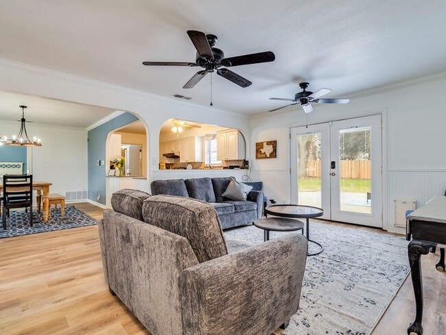 Building Photo - 105 Maynard St