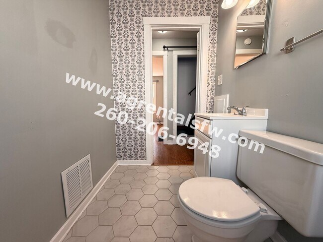 Building Photo - 522 Curdes Ave