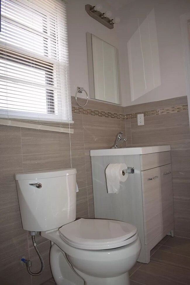 Building Photo - 8 Stratford Cir