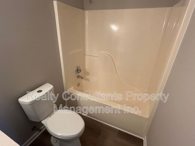 Building Photo - 2711 Ingleside Dr