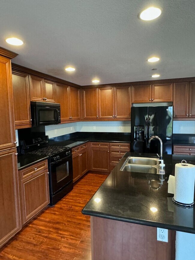 Building Photo - Beautiful 2 Bedroom, 2 Bathroom Oxnard Con...