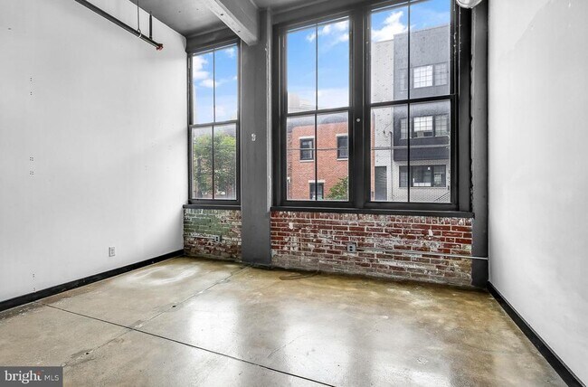 Primary Photo - 1701 Tulip St