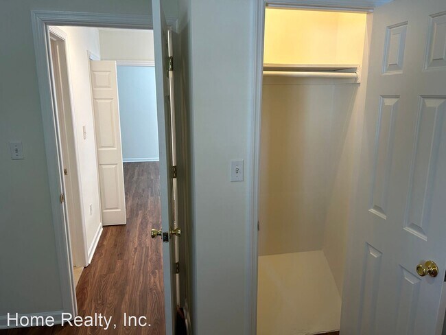 Building Photo - 2 br, 1.5 bath House - 1603 6th St. NW