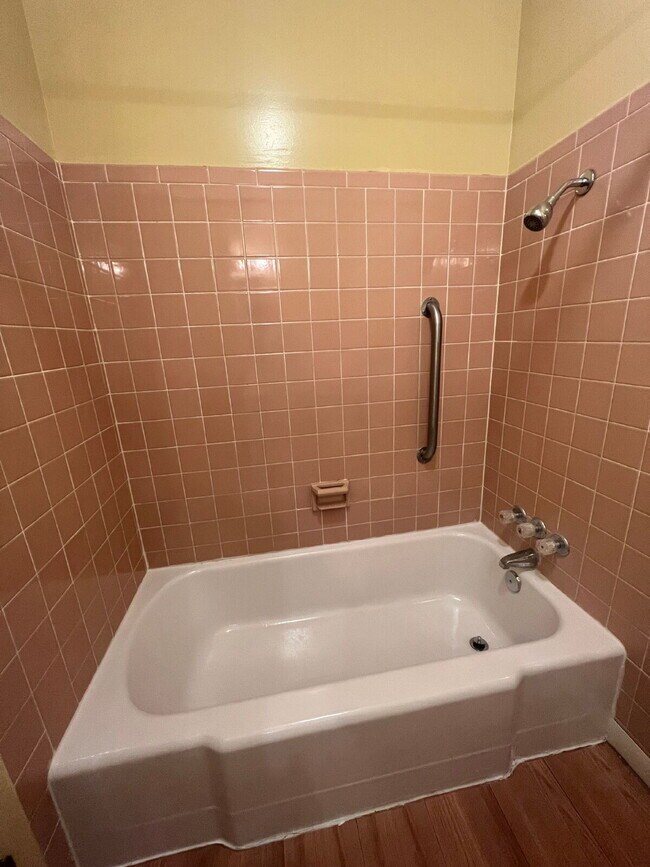 Building Photo - "Charming 1-Bedroom Retreat in Forsyth - Perfect for Cozy Living!"