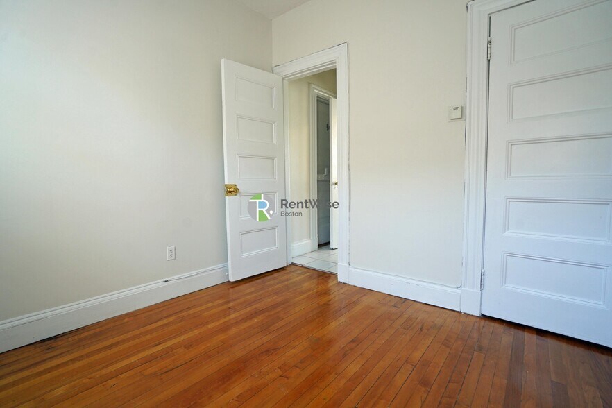 Building Photo - 72 Gardner St