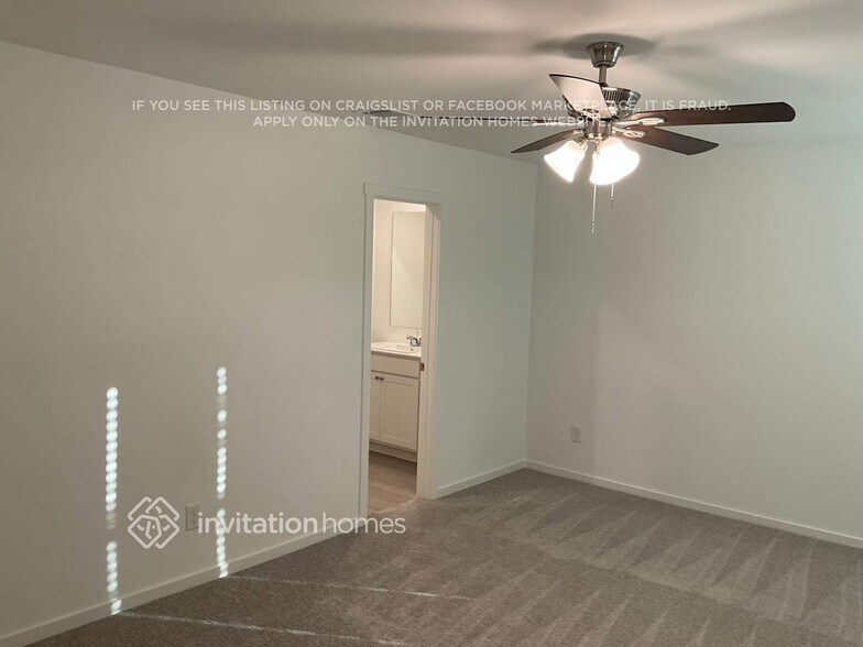 Building Photo - 3950 Saddleback Dr