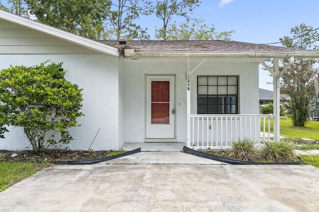 Building Photo - "Chic & Cozy 2-Bed Retreat with Granite Touches in Palm Coast!"