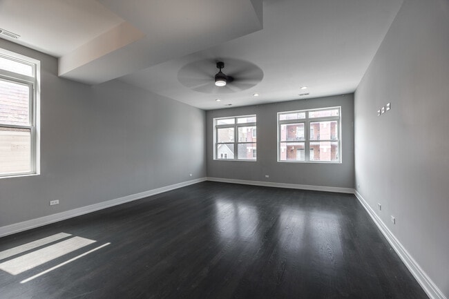 Building Photo - 3253 N Elston Ave