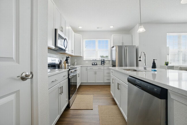 Building Photo - 1728 Vankar Dr