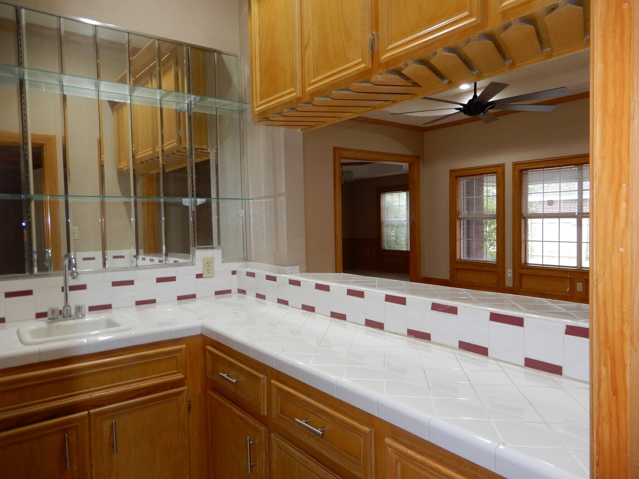 Building Photo - 512 E Yarrow Ave