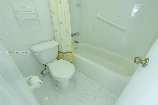 Building Photo - 1900 W 68th St