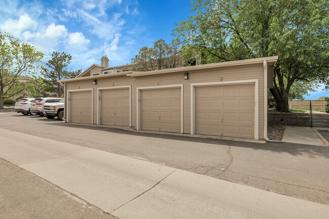 Building Photo - 8475 Pebble Creek Way