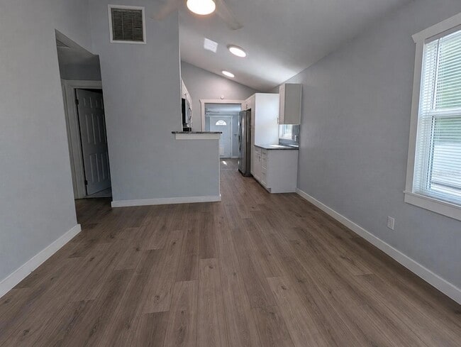 Building Photo - 5005 Newton Ave S