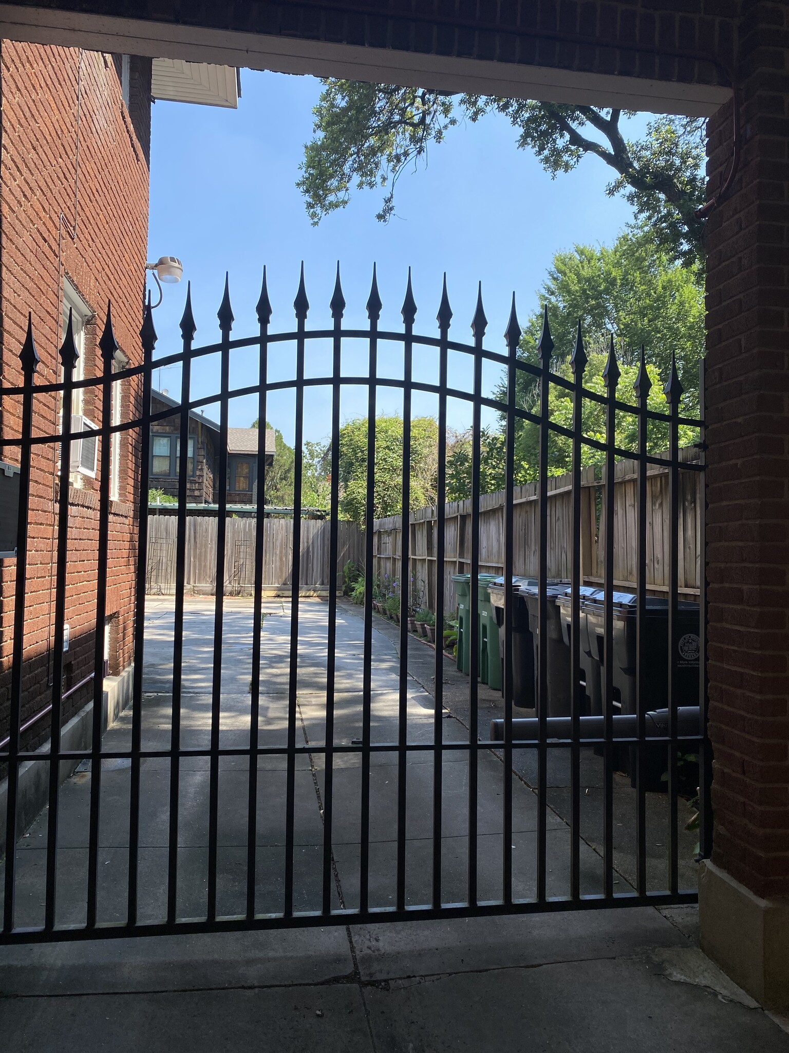 Tall spike gate - 812 Branard St