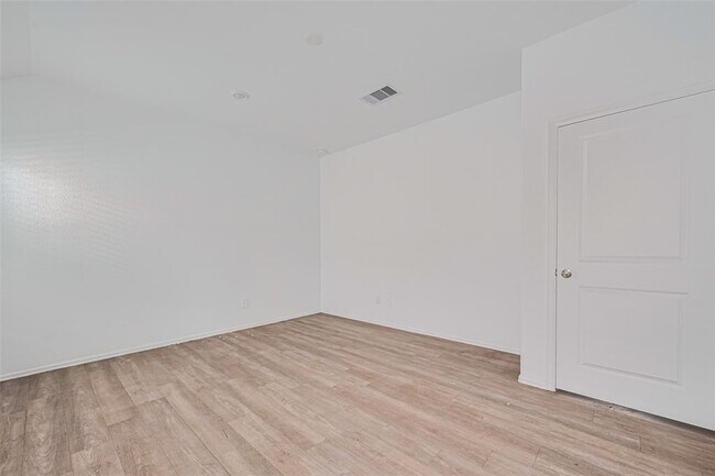 Building Photo - 18439 Summit Ranch Dr
