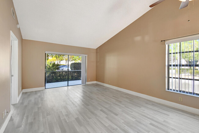 Building Photo - 492 Hardwood Pl