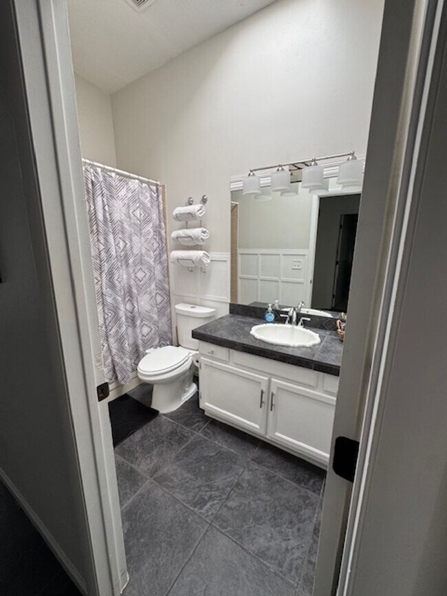 Building Photo - Northwest-3 bedroom/ 2 bathroom single family home w/ pool!