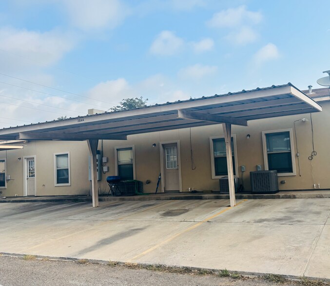 Car port - 3044 Regal Dr